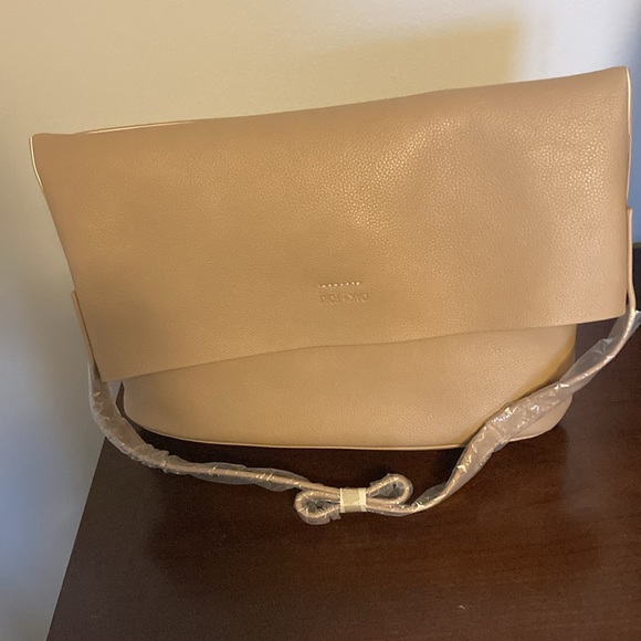 Brand new still with wrapping. Oak and Fort purse soft leather tan colour - Picture 4 of 8